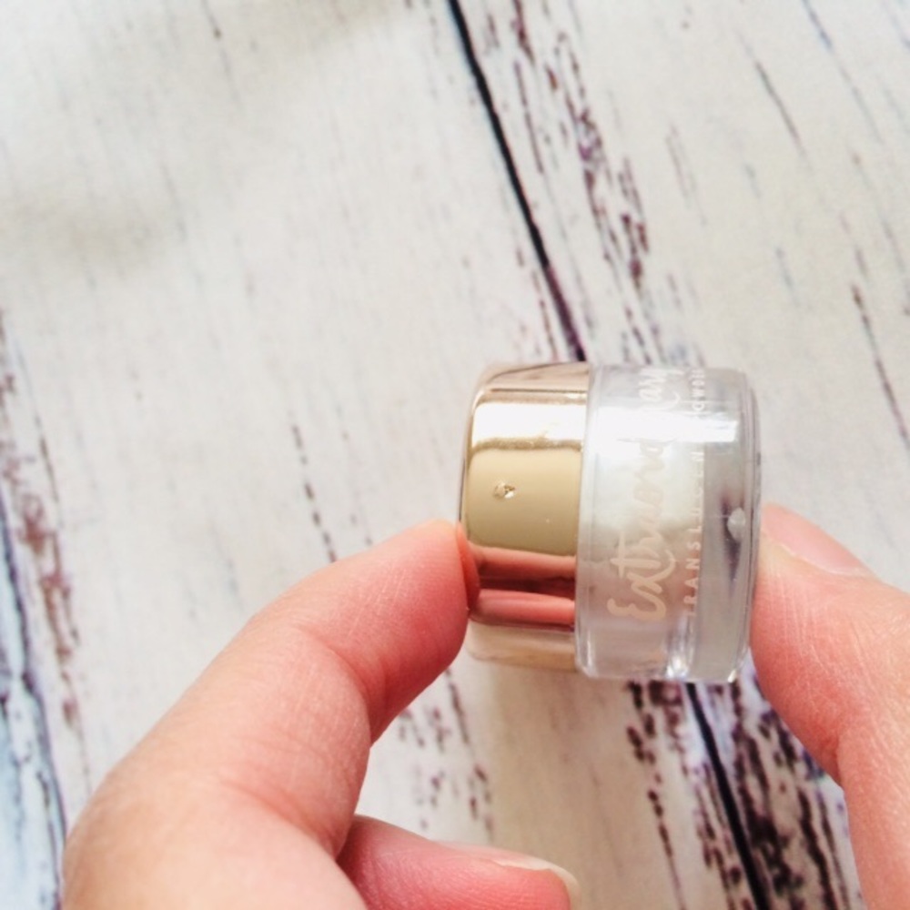 Ciate London Extraordinary Translucent Face Powder - Picture 2 of 2